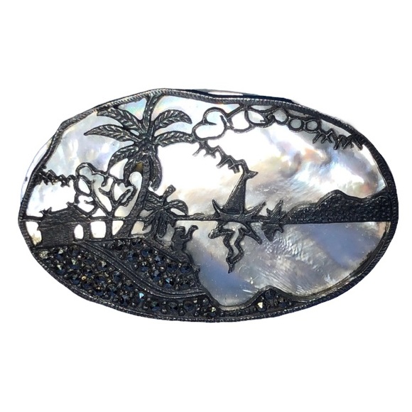 Vintage Mother of Pearl Brooch - Picture 2 of 10